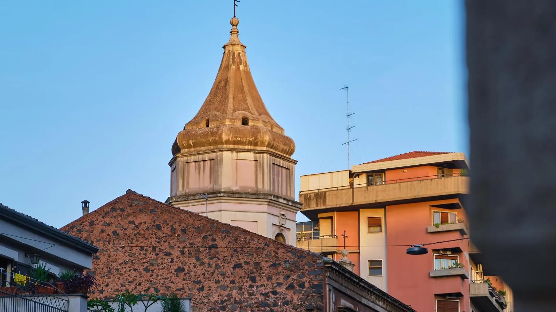Homely Catania contacts